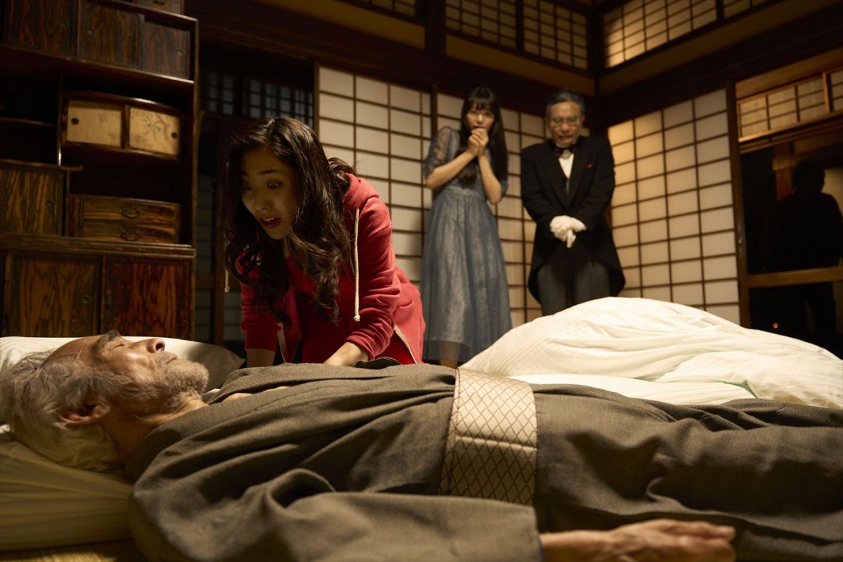 劇団ひとり、高橋克典ら共演『劇場版 マーダー★ミステリー』、出演陣の即興劇での内面を表現したポスター解禁　場面写真も到着
