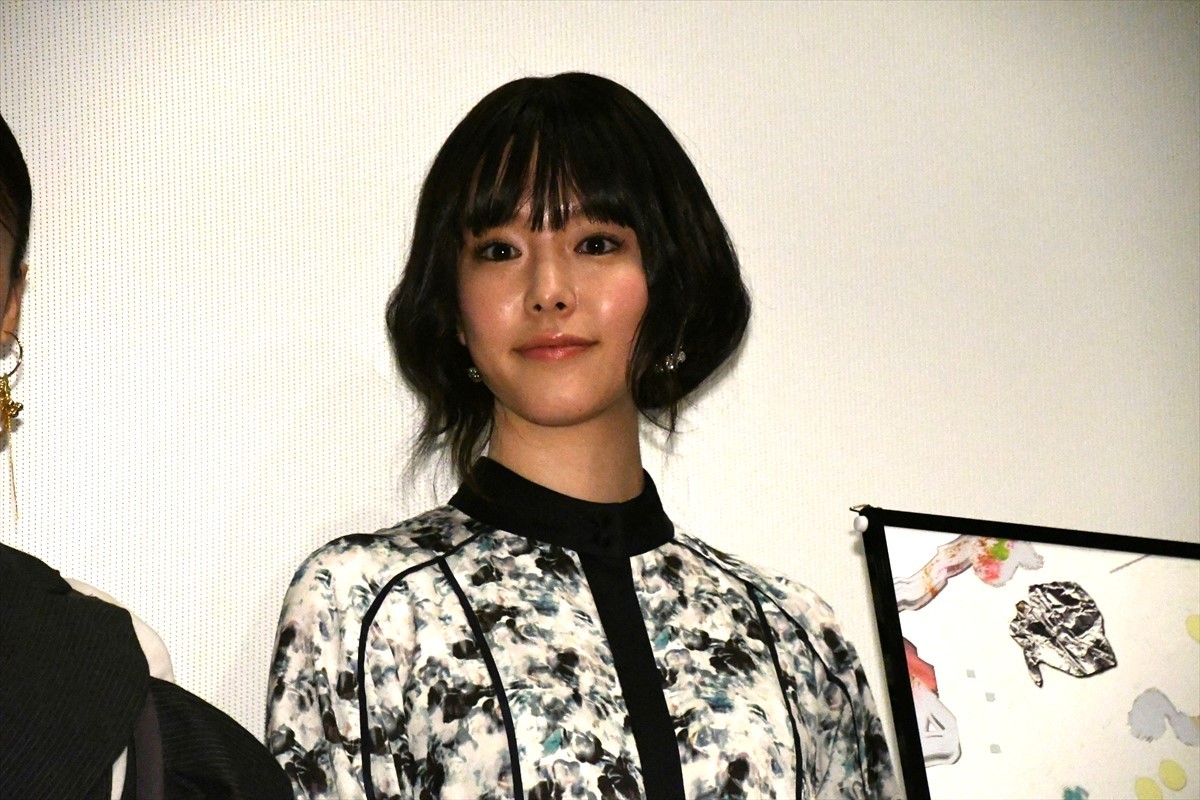 唐田えりか、“芋ちゃん、唐ちゃん”の仲の芋生悠から「陽気キャラ」を明かされ照れ笑い