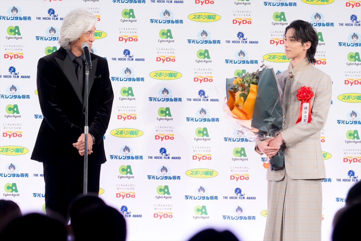 綾瀬はるか、報知映画賞主演女優賞を受賞「この賞を胸に励んでいきたい」