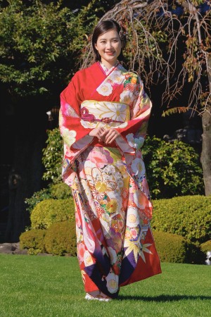 井頭愛海、「オスカープロモーション 2024年新春 晴れ着撮影会」に登場