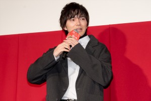 林遣都、映画『隣人X -疑惑の彼女-』公開記念舞台挨拶に登場