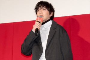 林遣都、映画『隣人X -疑惑の彼女-』公開記念舞台挨拶に登場