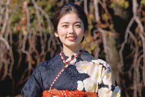 小芝風花、「オスカープロモーション 2024年新春 晴れ着撮影会」に登場