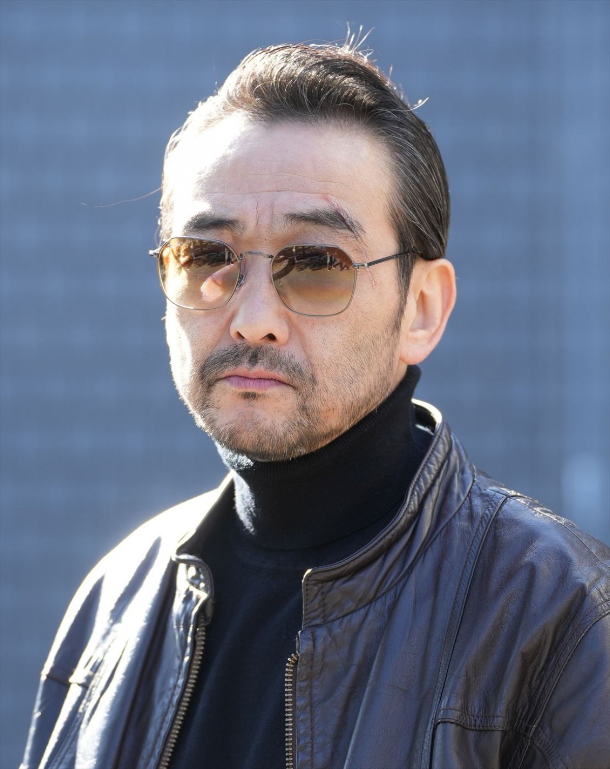 鈴鹿央士×山本舞香共演『闇バイト家族』に吹越満、7ORDER・長妻怜央ら出演決定！　メインビジュアルも公開