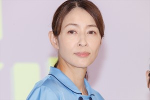 水野美紀、新水曜ドラマ『となりのナースエイド』制作発表会見に登場