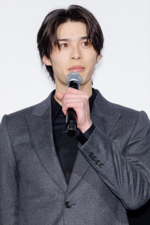 青木瞭、映画『レディ加賀』完成披露上映会 舞台挨拶に登場