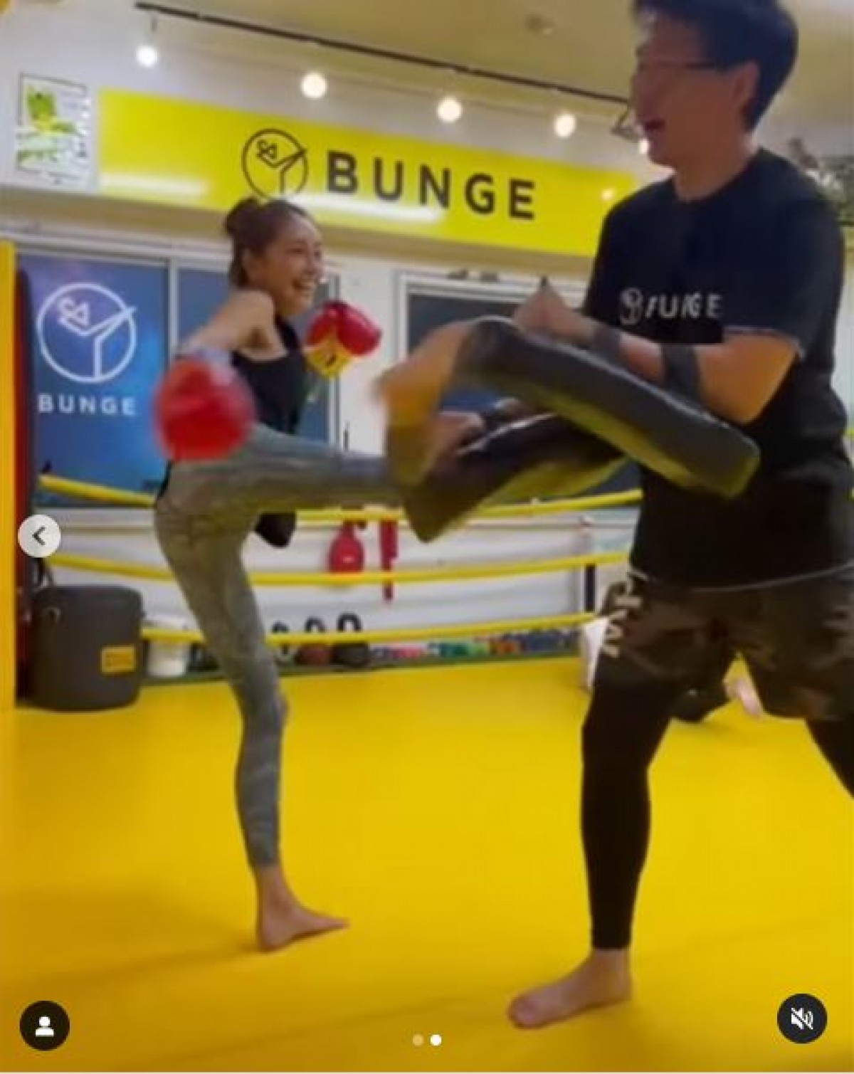 43歳・美魔女タレントのハイキックが男性の顔面にヒット「初めて人を蹴ってしまいました」