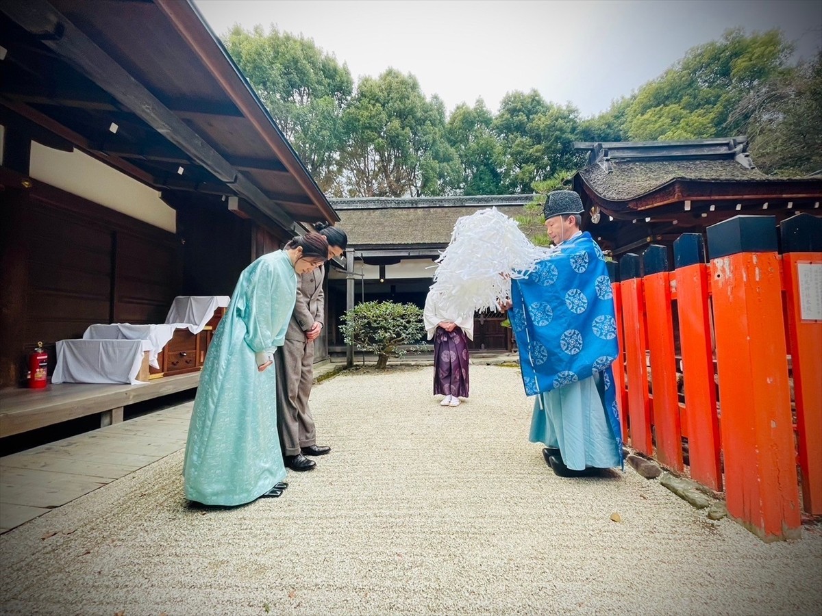 吉高由里子＆柄本佑、紫式部ゆかりの京都・上賀茂神社を参拝　【大河ドラマ『光る君へ』】