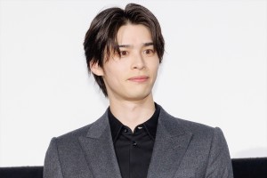 青木瞭、映画『レディ加賀』完成披露上映会 舞台挨拶に登場