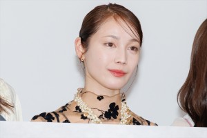 中村ゆりか、『チェイサーゲームW パワハラ上司は私の元カノ』記者会見に登場