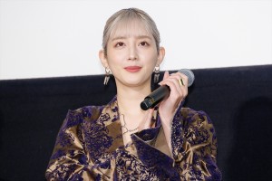 松田るか、映画『レディ加賀』完成披露上映会 舞台挨拶に登場