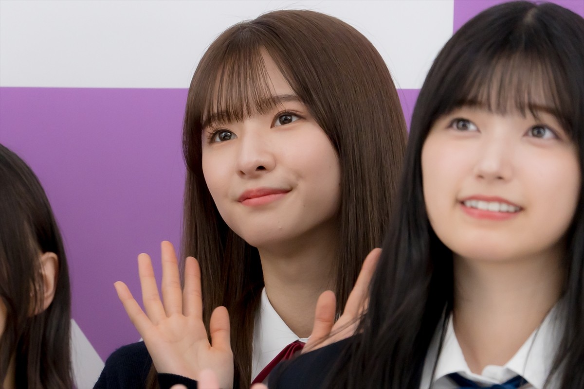 乃木坂46・5期生、齋藤飛鳥に写真集をお渡し「見てくれたらうれしいな」　それぞれのチャームポイントも告白
