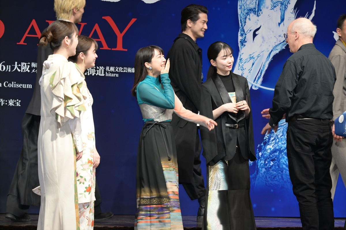 橋本環奈＆上白石萌音、舞台『千と千尋』再演に喜び「かけがえのない作品」「折に触れて思い出す大切なもの」