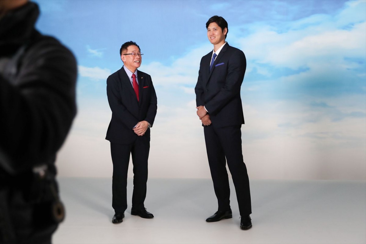 大谷翔平選手発案で子どもたちに海外留学をプレゼント！　ECC新CM、OA開始　撮影現場に愛犬デコピンも