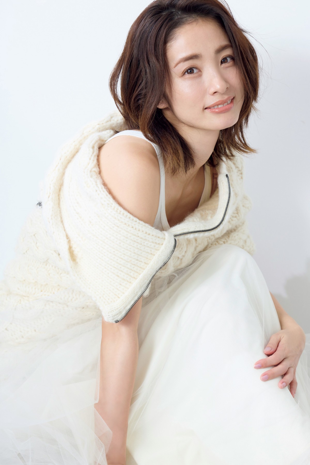 上戸彩　3児の母親と思えない美ぼうで魅せる！