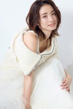 2月13日発売「週刊FLASH」より　上戸彩