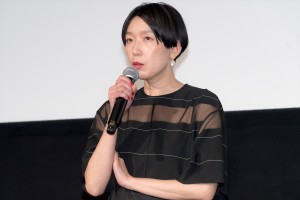 江口のりこ、映画『あまろっく』完成披露舞台挨拶に登場