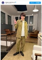 宮野真守、異なるジャケットで笑顔＆ピース　※「宮野真守」公式インスタグラム