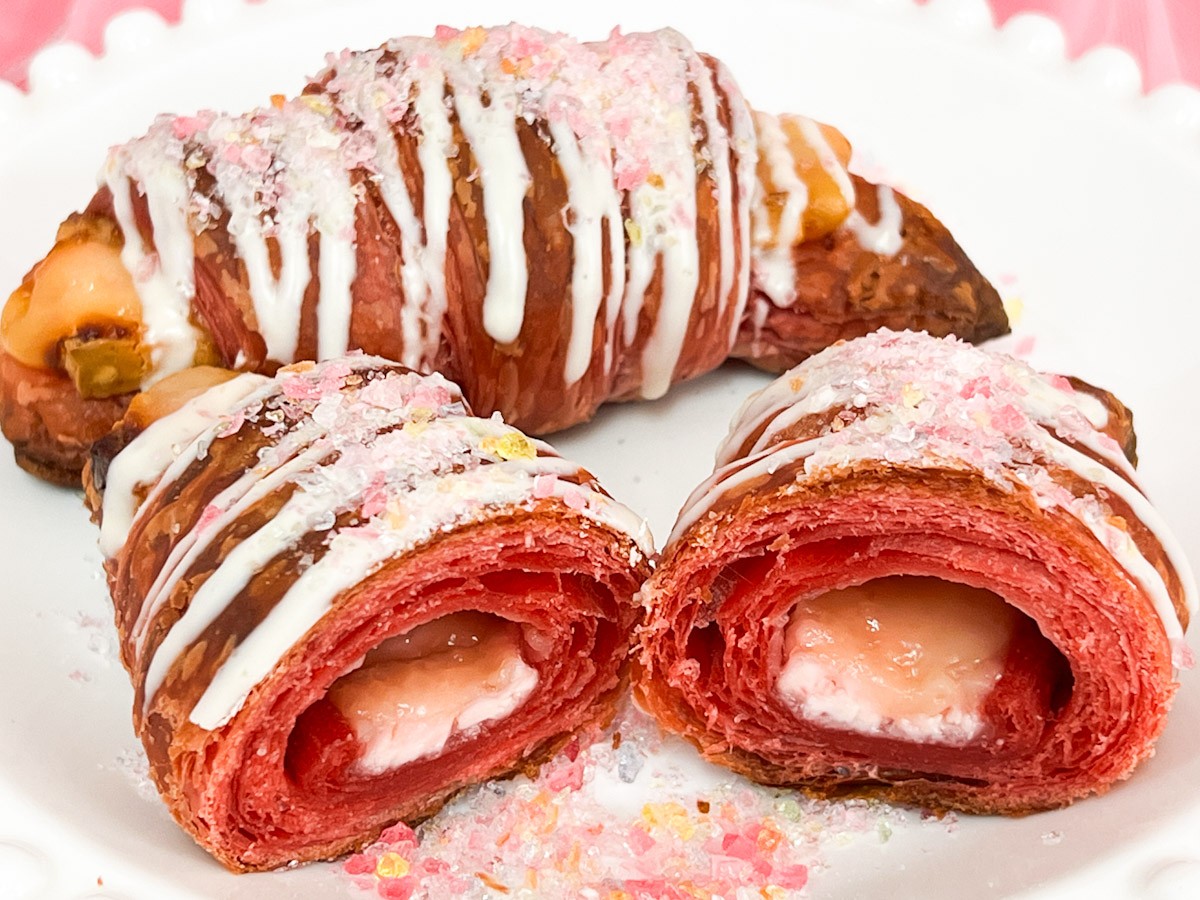 サンマルクカフェ×サクマ製菓コラボは懐かし～味わい！ 「いちごみるく」＆「サクマドロップス」をチョコクロで再現
