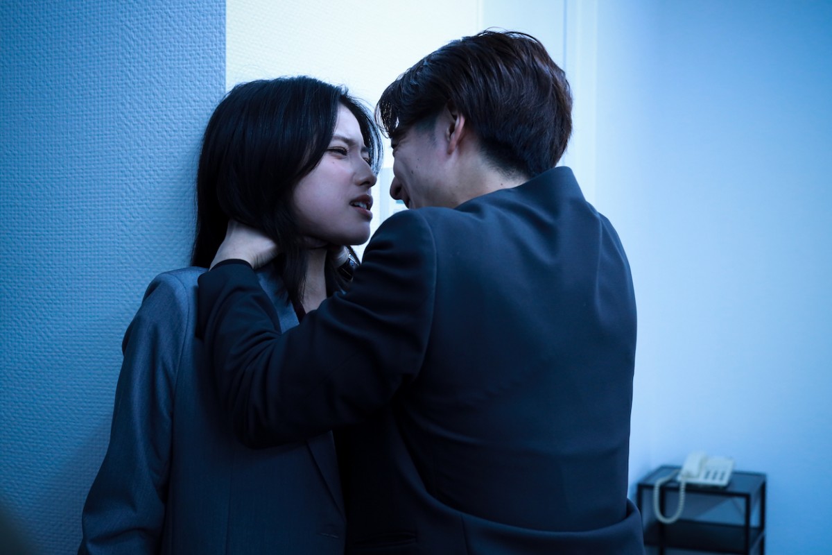 『離婚しない男』観月ありさ、電撃ラケット片手に怪演　芸能事務所社長役に反響「強烈な新キャラ」