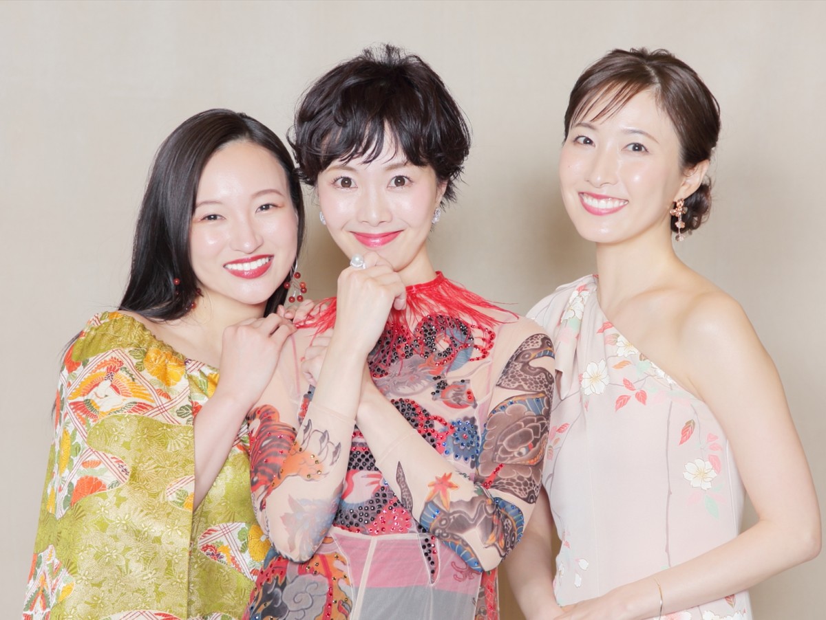 (左から)華優希、妃海風、実咲凜音