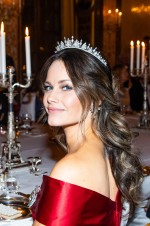 【写真】スウェーデン王室ソフィア妃、結婚式のティアラを大胆アレンジ