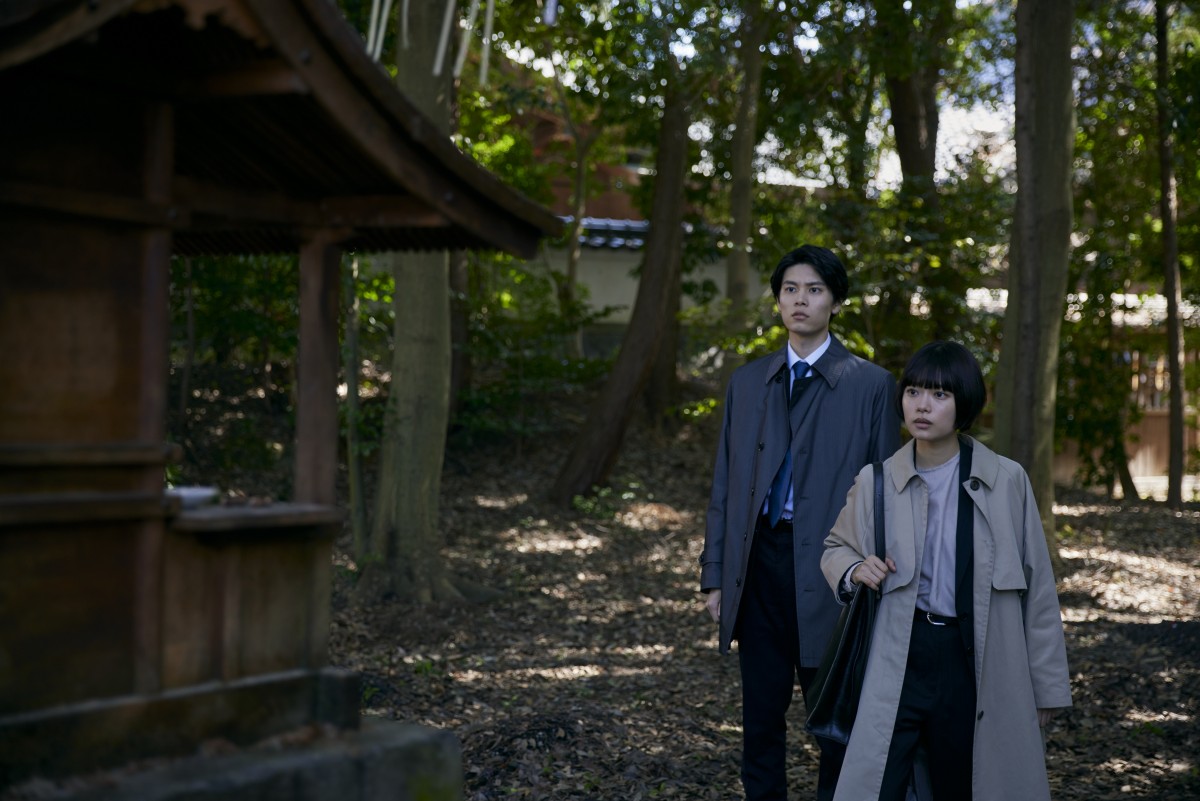 映画『朽ちないサクラ』杉咲花、萩原利久ら、警察内部の巨大な闇に立ち向かう登場人物の姿を写した場面写真解禁