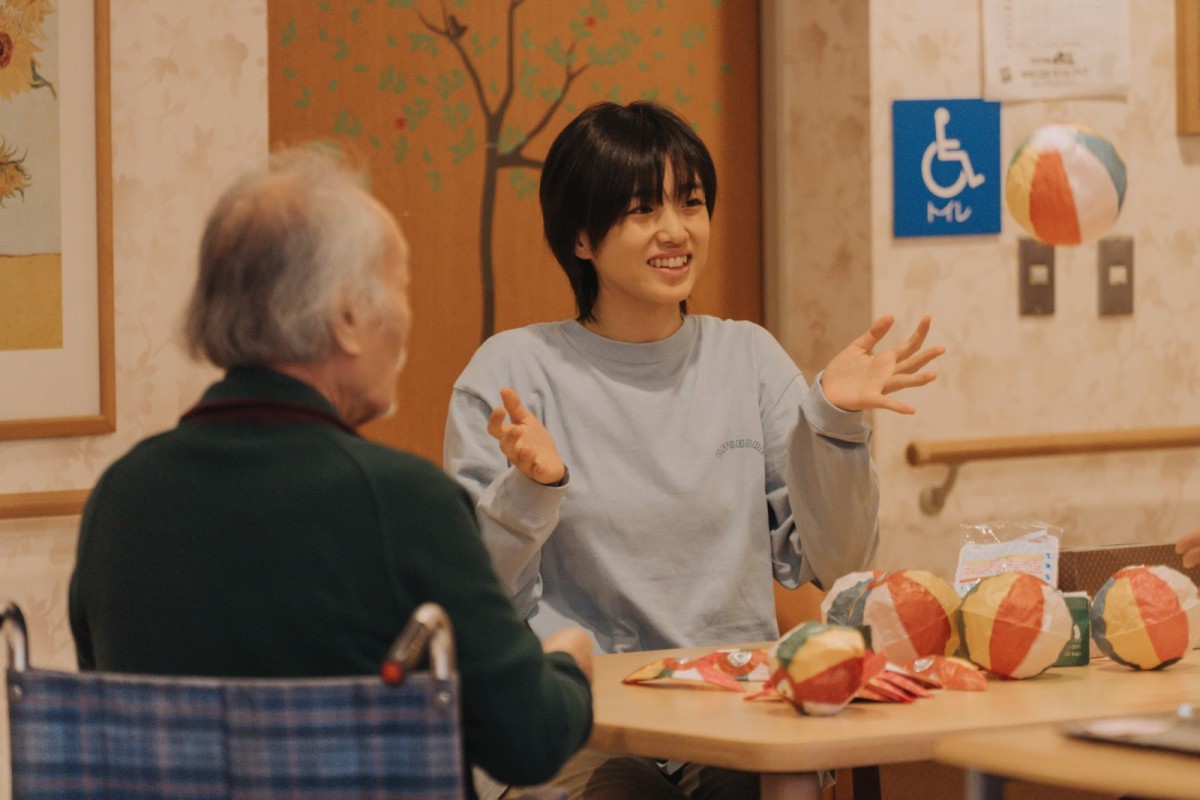 河合優実を見つめる佐藤二朗＆稲垣吾郎　映画『あんのこと』メインビジュアル＆場面写真解禁