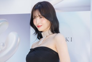 TWICE・MOMO、TASAKI 70周年アニバーサリー エキシビション「FLOATING SHELL」フォトコールに登場