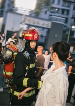 （左から）消防士のソン・イエン役のヤン・ヤン、救命医のシュー・チン役のワン・チューラン