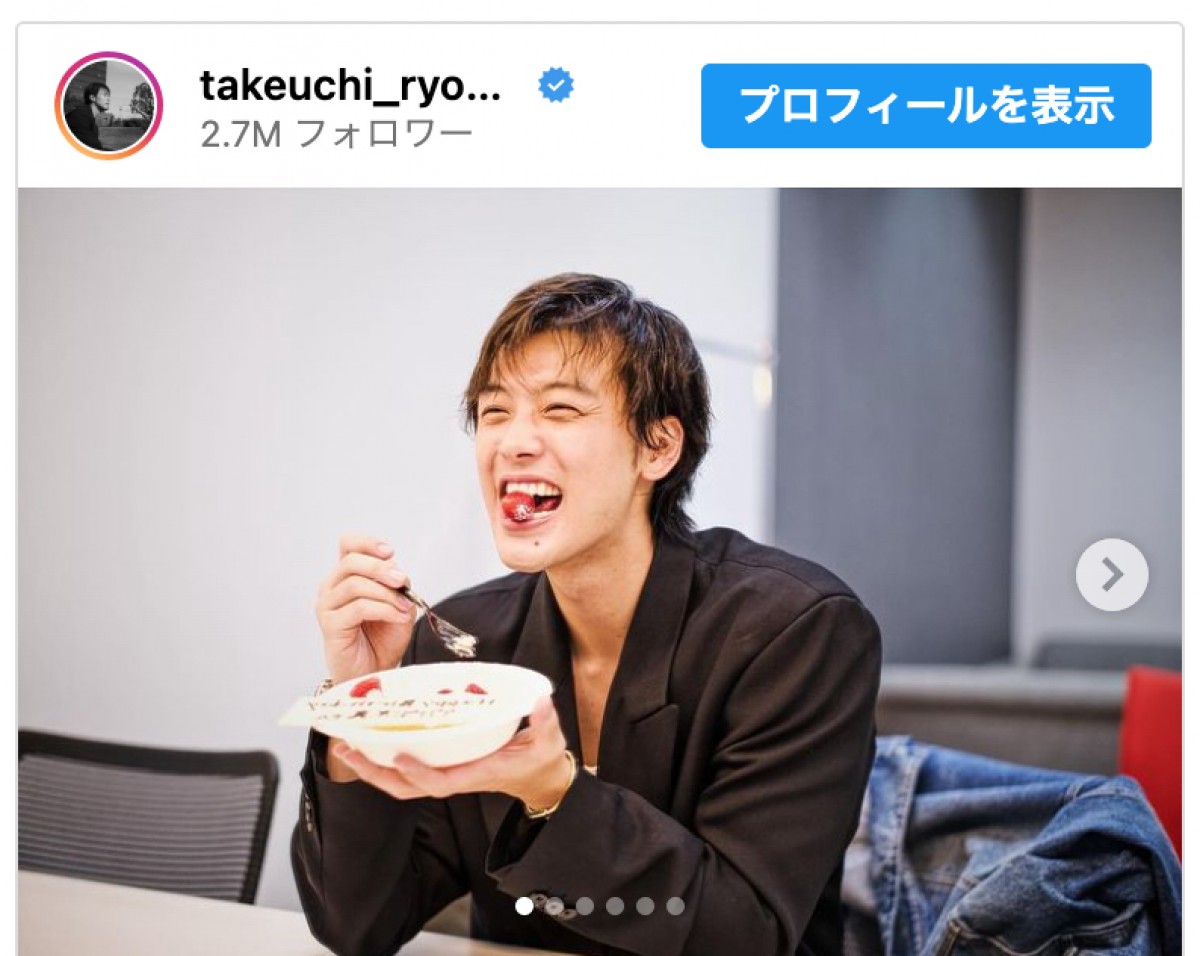 竹内涼真、誕生日ケーキを豪快にガブリ「可愛すぎるーー！」「ナイスほおばり！」