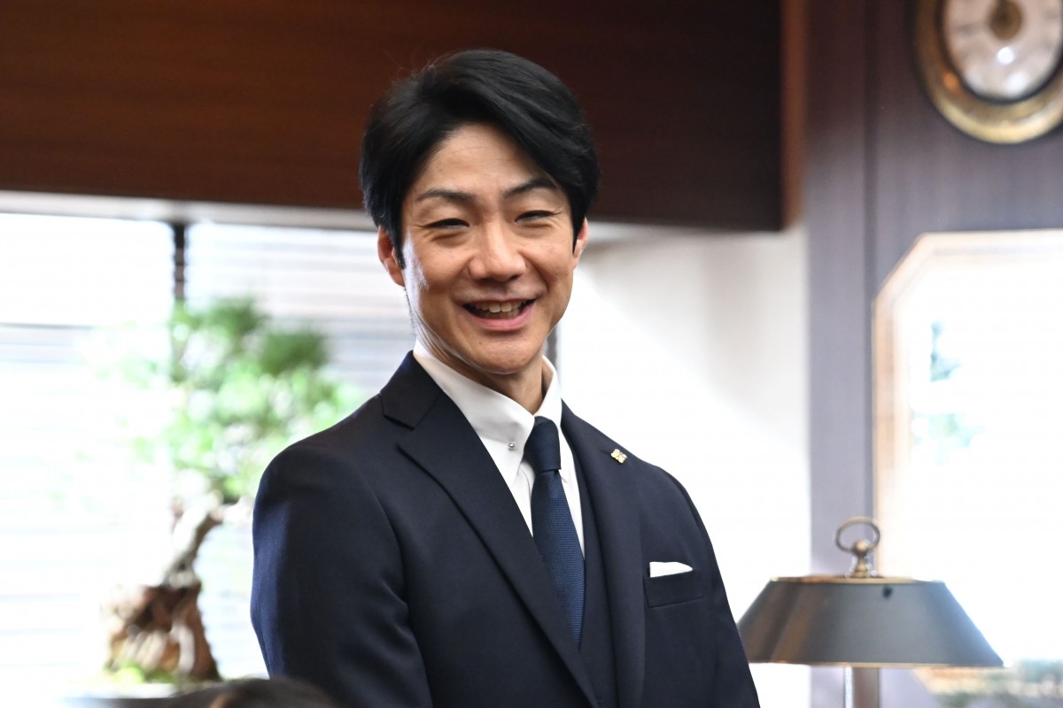 長谷川博己、殺人犯をも無罪にするダークで危険な弁護士を怪演！『アンチヒーロー』今夜開幕