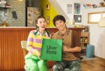 「Uber Eats」新CMに出演する（左から）仲里依紗、中尾明慶