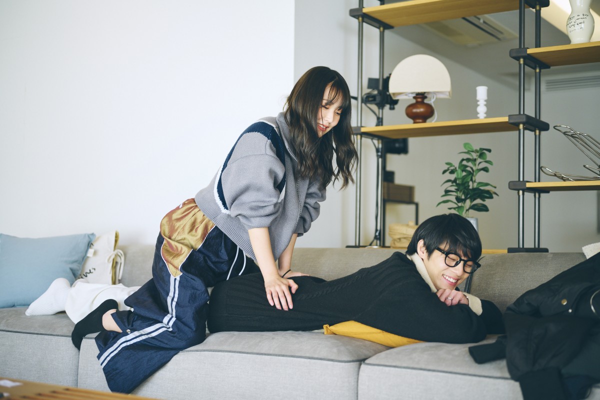 白間美瑠のほろ酔い姿がかわいい！　“夫”と駅前でキス寸前焦らしショットに絶賛の声