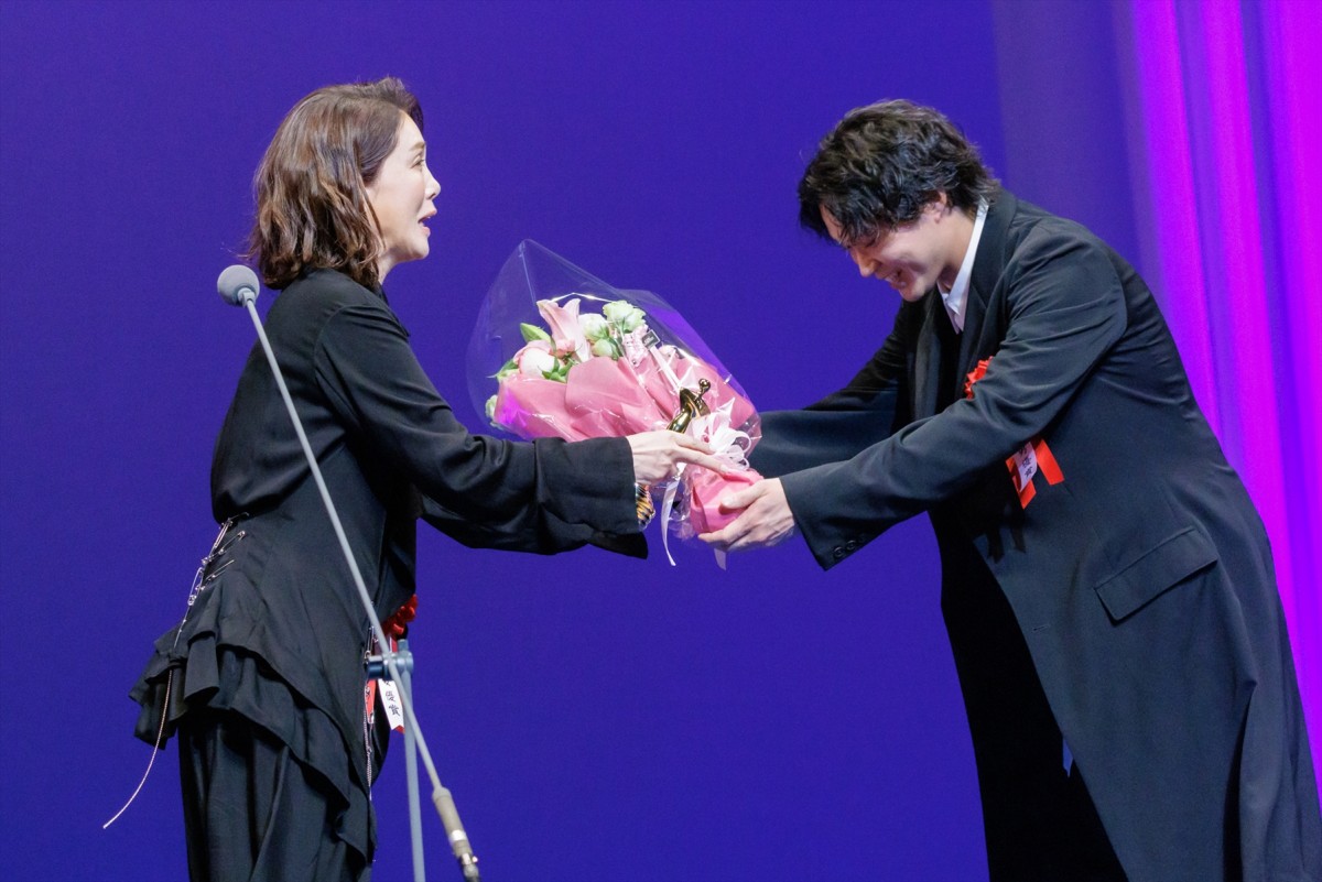 新垣結衣、『正欲』で“人生初”助演女優賞「大事なことを教えてくれた作品」＜日本映画批評家大賞＞