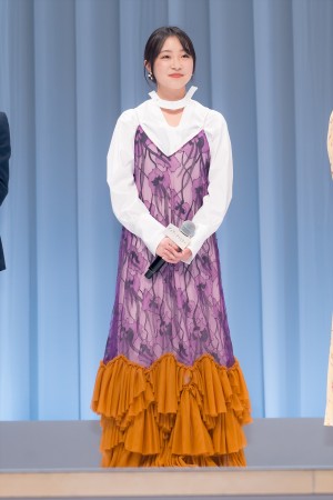 新井美羽、映画『ディア・ファミリー』完成披露試写会に登場