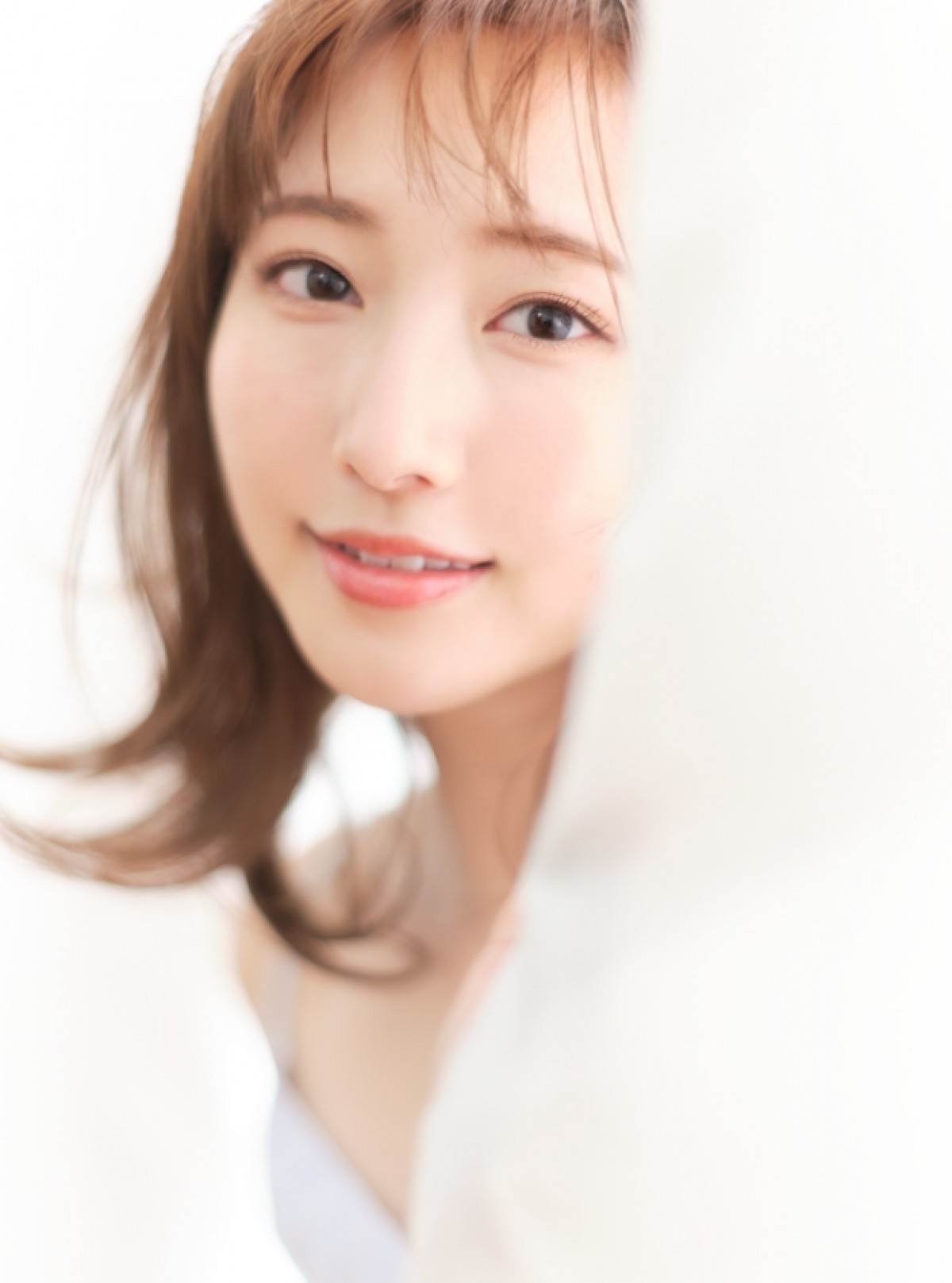 来週21日発売の「週刊FLASH」より青山なぎさ先行カット