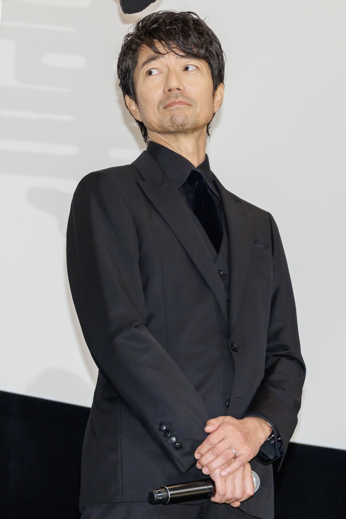 舘ひろし＆柴田恭兵、2人の関係は「もう夫婦でした」壇上でのハグに大歓声