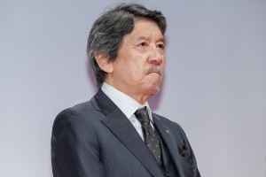 奥田瑛二、映画『かくしごと』完成披露舞台挨拶に登場
