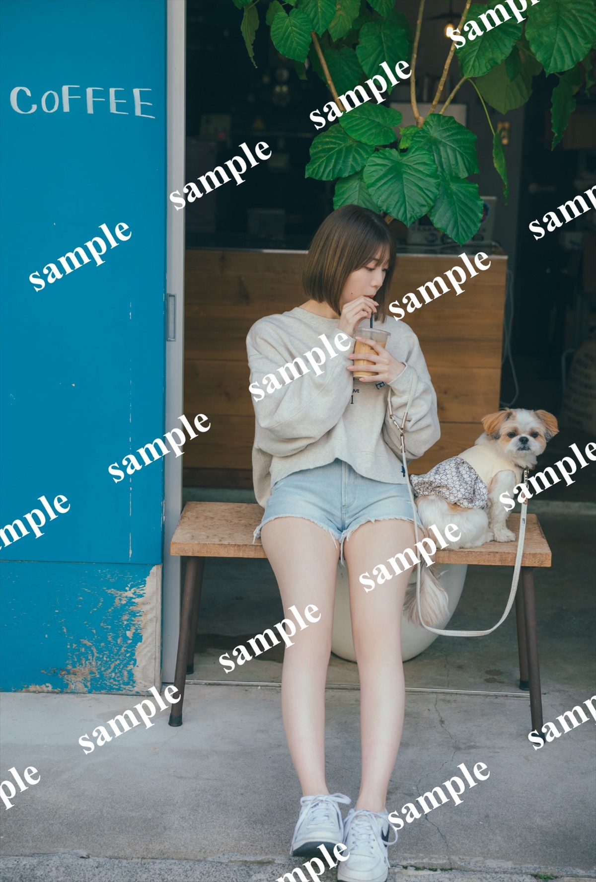 日向坂46・高本彩花、自慢の鎖骨が美しすぎる！　1st写真集封入ポスカ第6弾