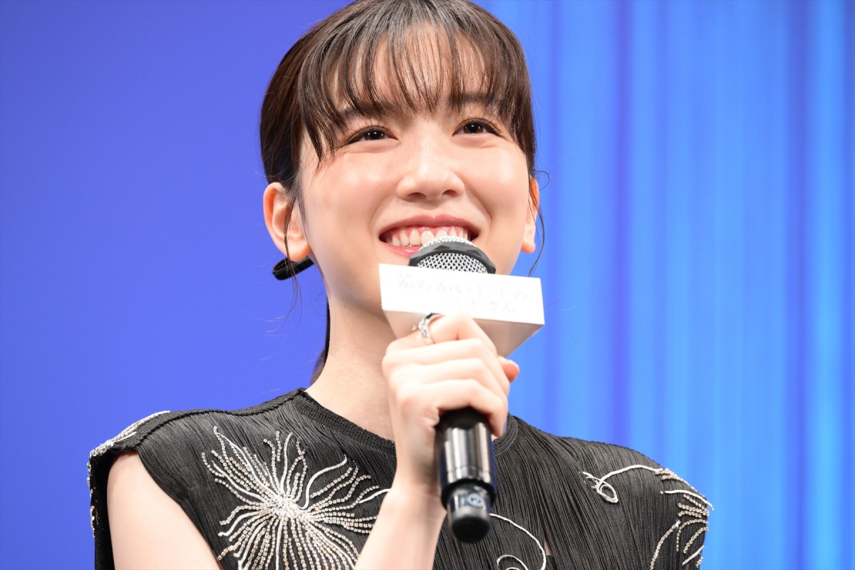 永野芽郁、舞台挨拶中ハプニングに見舞われた高橋文哉に神対応　観客沸かせる