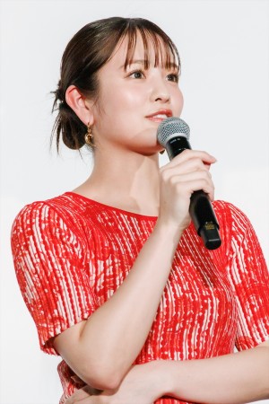 横田真悠、映画『言えない秘密』完成披露試写会に登場