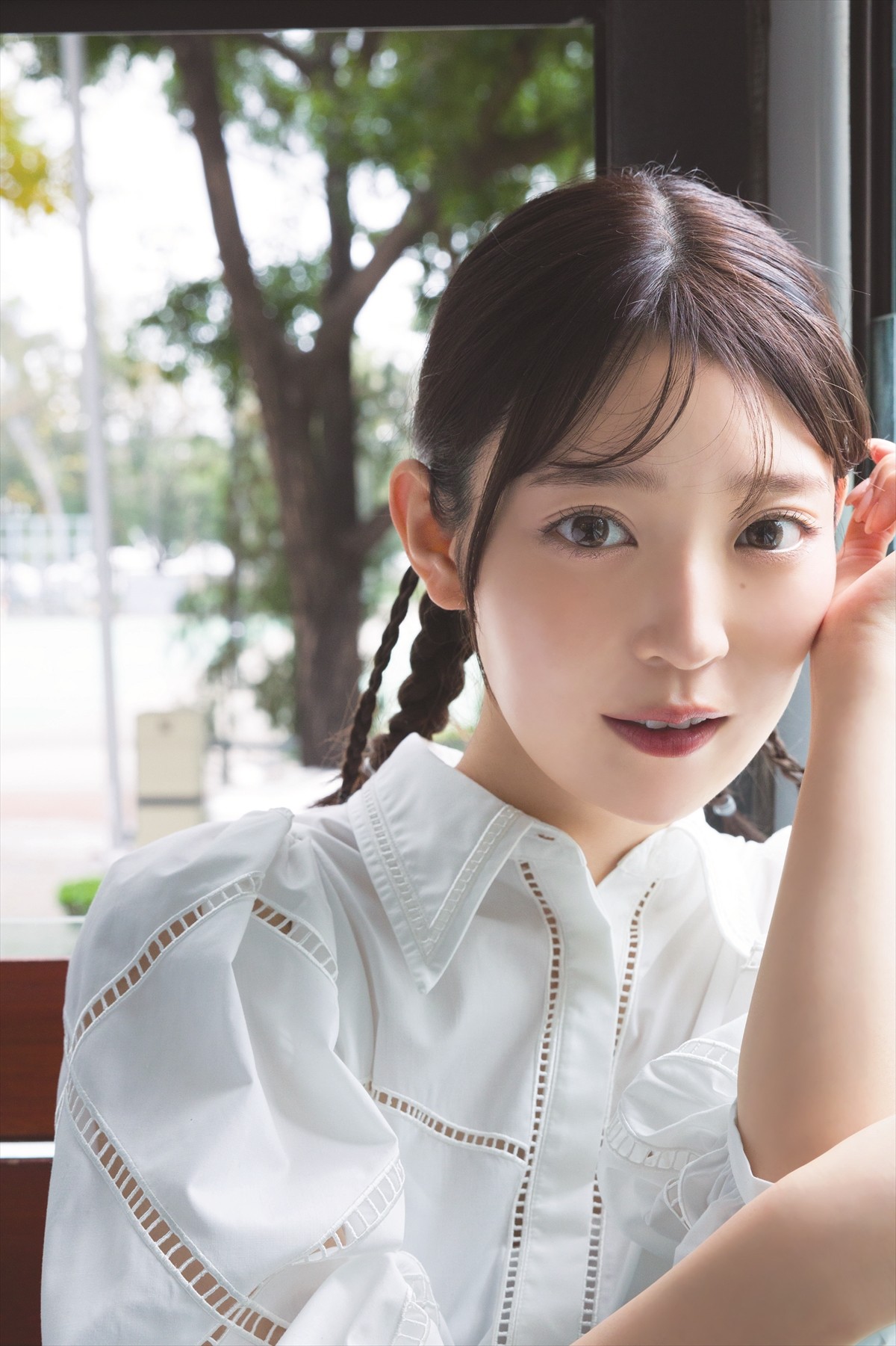 乃木坂46・阪口珠美、さまざまな表情を切り取った裏表紙発表　秋元康のコメントも到着