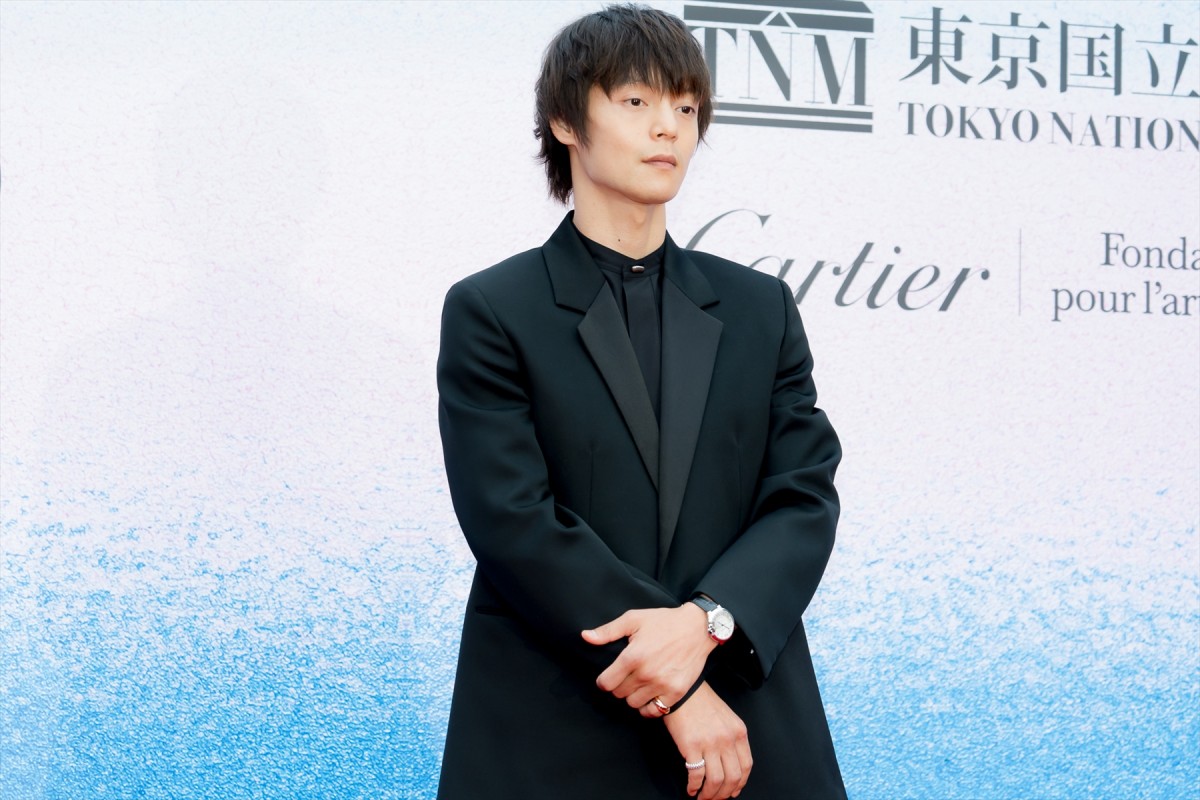 戸田恵梨香、美しいブラックドレスでイベント登場　大切にしている“絆”を明かす「やっぱり家族の絆」
