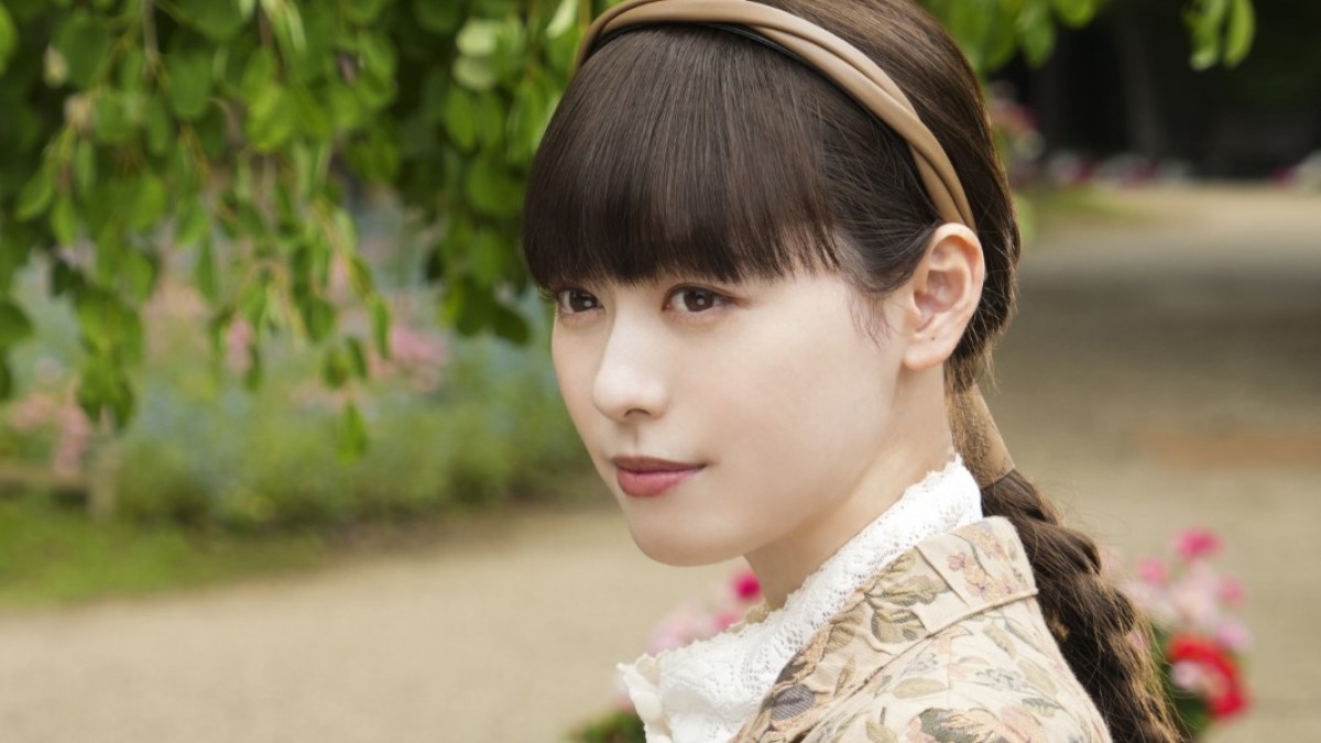 マル秘の密子さん』主演・福原遥がクランクイン！ 厚め前髪＆カラフル