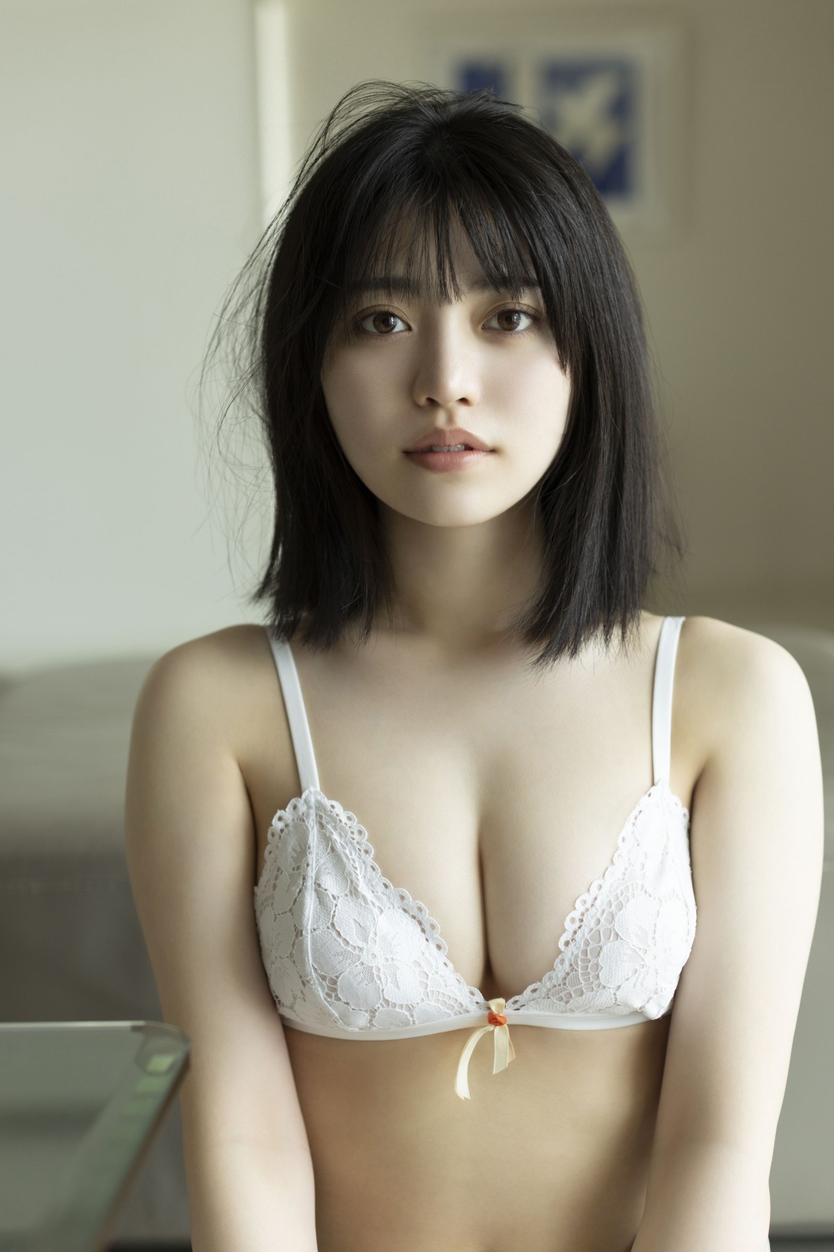 ヘルシーボディで各グラビア誌を席巻　虹コン石浜芽衣21歳、ファン待望の1st写真集