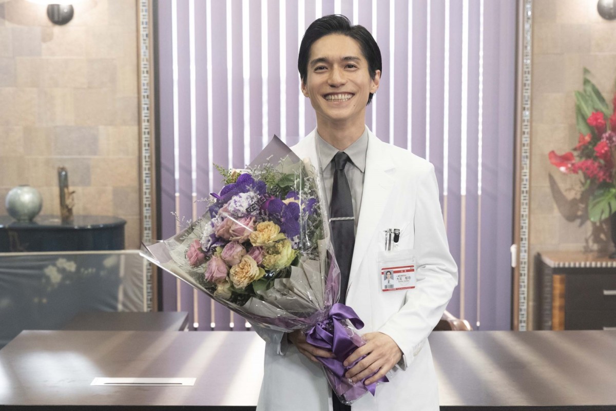 『Re：リベンジ』錦戸亮、5年ぶりの連ドラ撮了に感無量！　芳根京子、見上愛も笑顔でクランクアップ