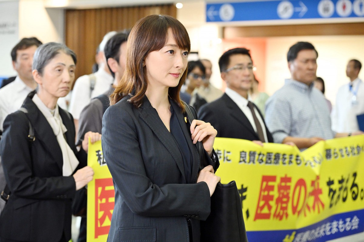 『ブラックペアン シーズン2』第4話　“天城”二宮和也の前に医療訴訟で有名な弁護士が立ちはだかる