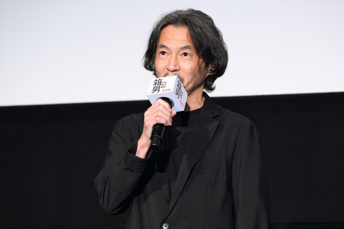 永瀬正敏、27年越しの映画『箱男』お披露目に喜び　愛猫との役作りも明かす