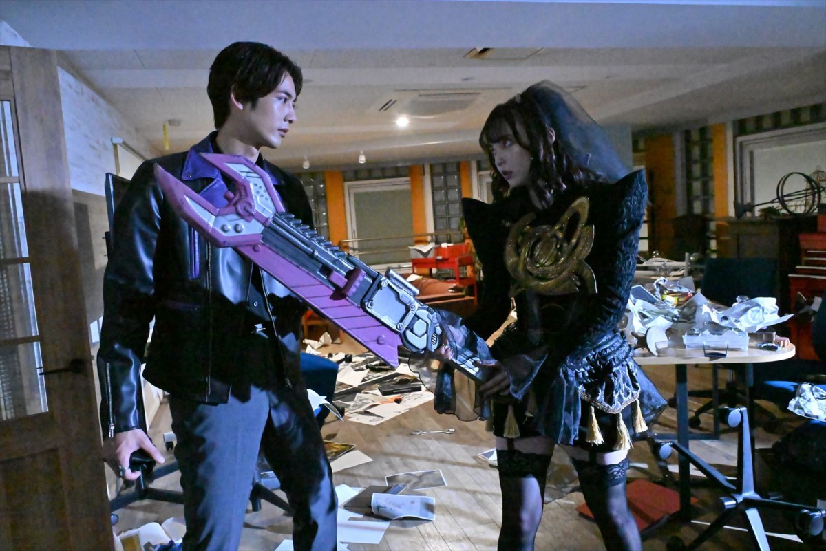 『仮面ライダーガッチャード』第46話「黒き占星、黒鋼の宣誓」、人々の記憶が蘇り世界が大混乱
